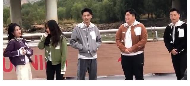 奔跑吧|秦霄贤参与《奔跑吧》录制,与杨颖等演员同框,网友:老秦真厉害