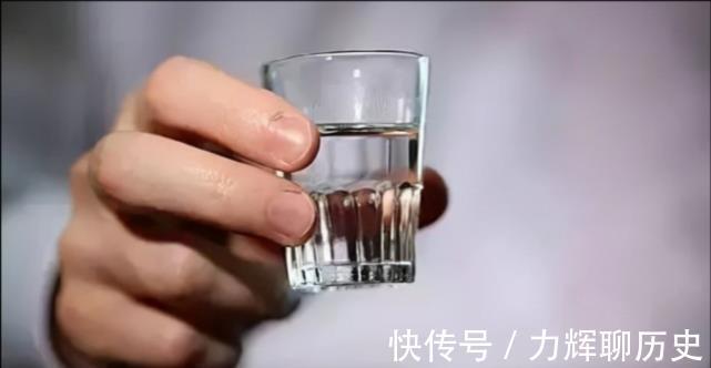 产后乳腺炎|哺乳期要少吃3种食物,吃一次奶水少200毫升,别无知害了宝宝