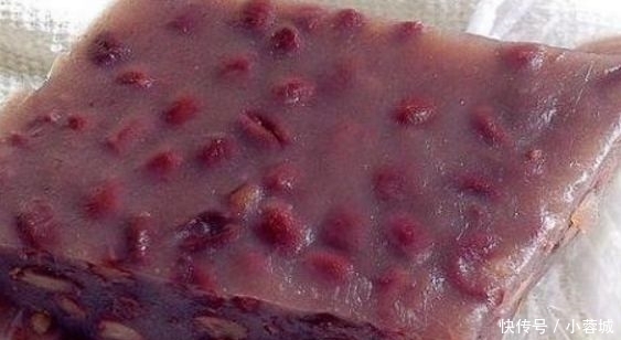 常见|大妈校门口卖糕点，3元一个，很多家长都在买，现在已经不常见了