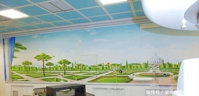 漫画家把墙绘搬进医院,童话世界栩栩如生,看似简单却责任重大
