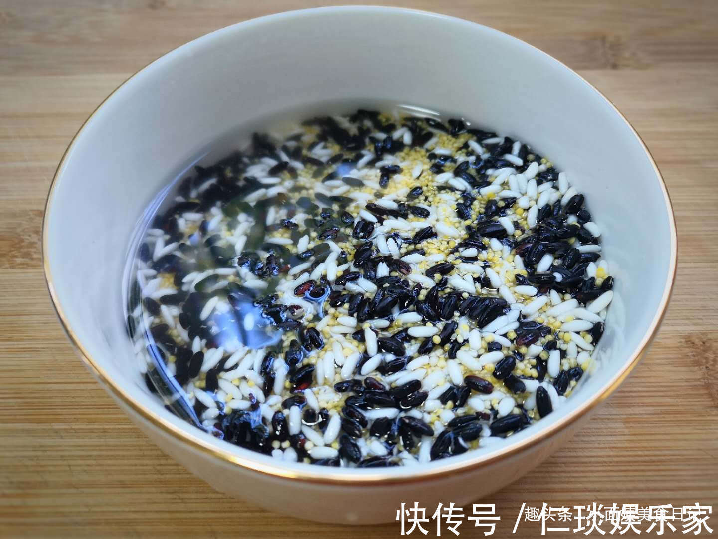 板栗黑米粥|这碗粥,女人喝了益气补血,孩子喝了强筋健骨,营养不比八宝粥差