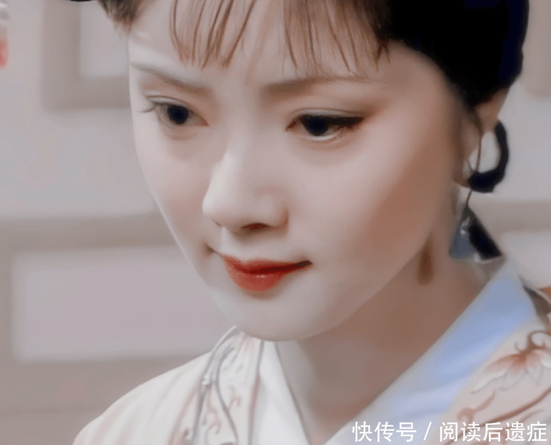 黛玉#袭人送茶,宝钗为何将喝剩下的那半杯,递给黛玉?