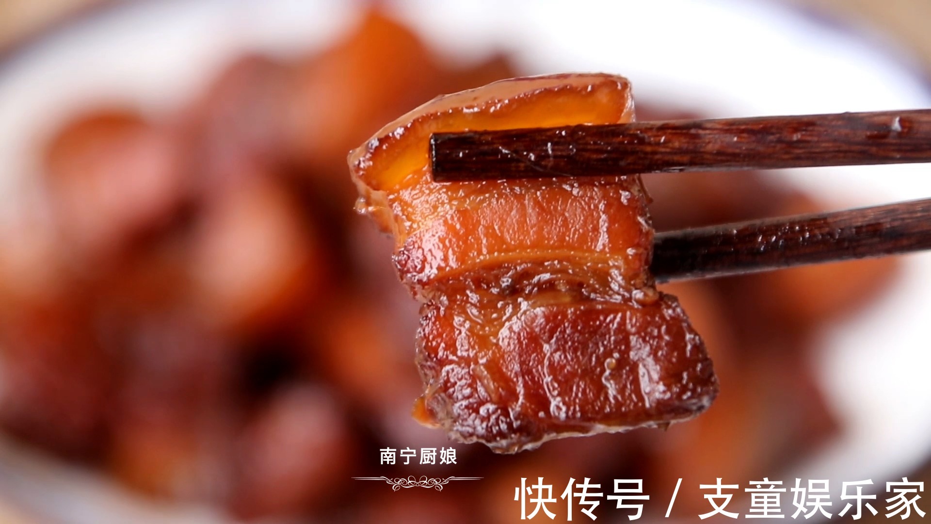 五花肉|做红烧肉时,焯水和直接炖都不对,大厨教你正确做法,软糯还不腻