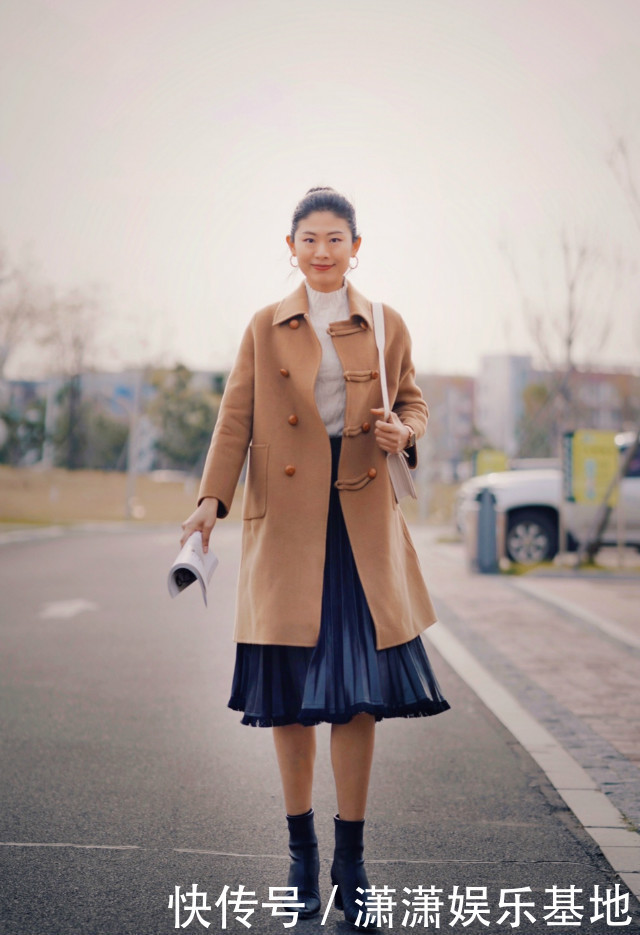 见过大场面的女人,冬天穿大衣,都不会配这3种内搭,邋遢掉档次