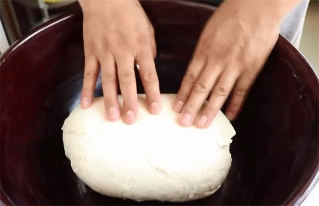 和面怎样才能做到手光、盆光、面光?详细讲解和面技巧,涨知识了