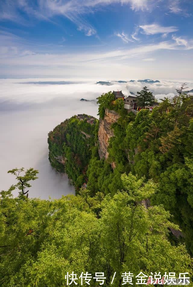 甘肃网|成县鸡峰山之巅云山雾海似仙境