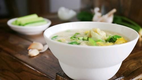 做疙瘩汤用水和面就错了,换成它,疙瘩又小又匀还劲道,吃不够