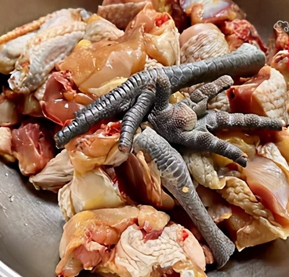 秋日干燥多喝汤，用这两种食材炖鸡汤，鲜美不腻，滋补又润燥！