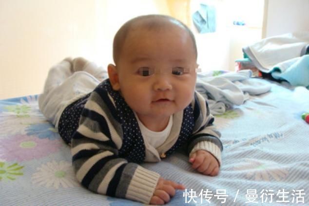 协调性|小婴儿几个月会爬是正常的?家长不必太心急,宝宝学爬有规律