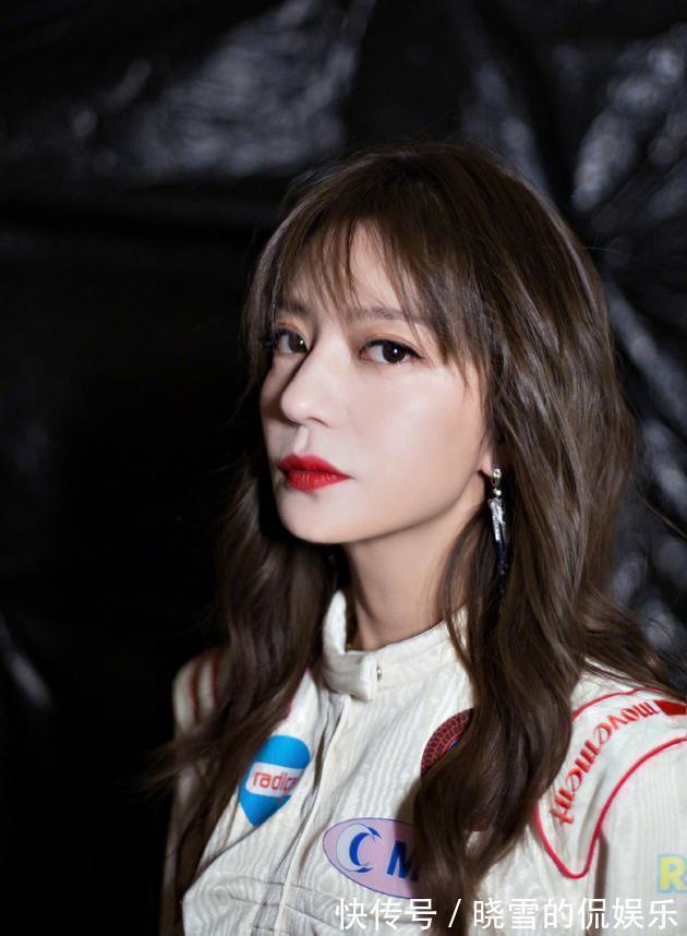 圆脸 女人过了48岁尽量少烫“大妈卷”，推荐这5种发型，时髦显气质呀