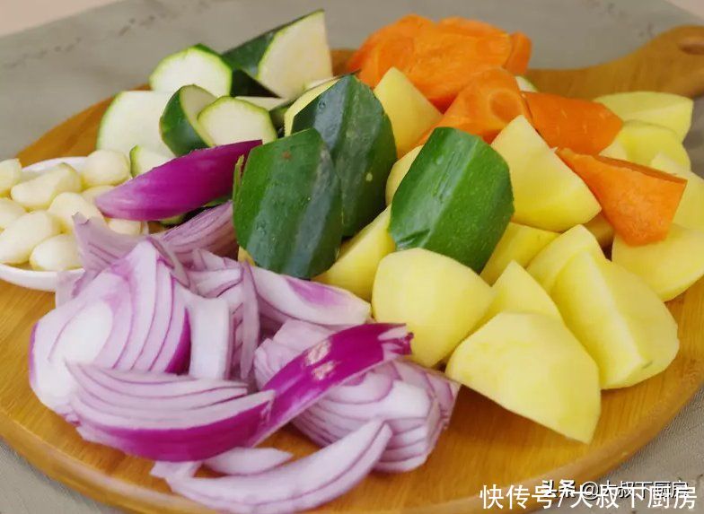烤鸡|30分钟上桌!大叔教你蒜香烤鸡腿,外焦里嫩,酥脆鲜香,非常简单