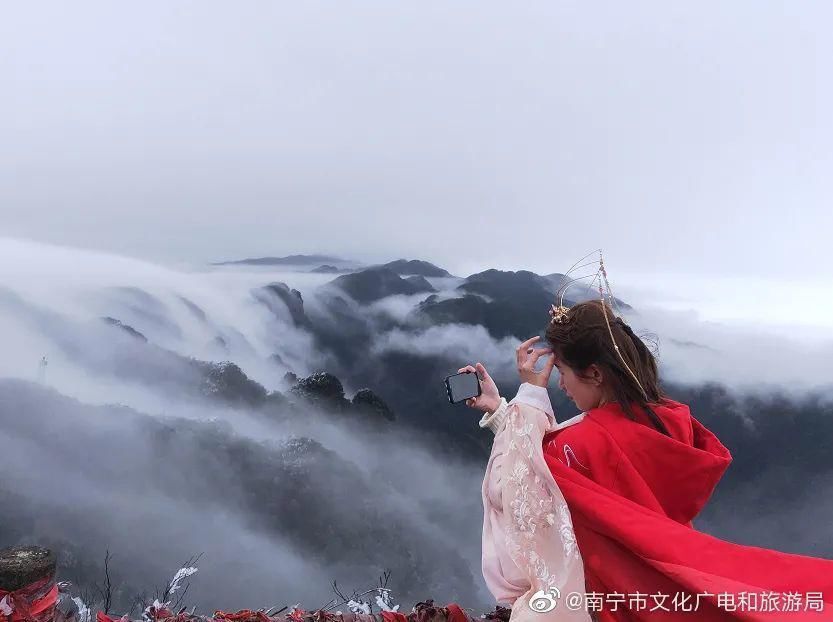 景区|大明山冰雪世界吸引了太多人，已经连续两天提前叫停售票！人满为患