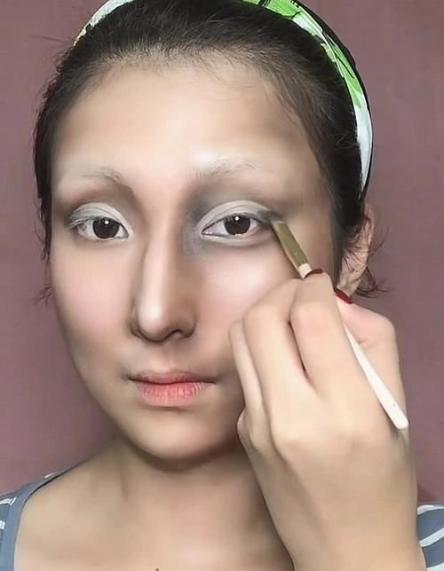 笑容|小姐姐仿妆“蒙娜丽莎”,开始这可是高难度,最后笑容都一样