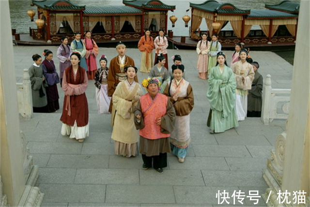 凤姐|《红楼梦》,为何黛玉瞧不起刘姥姥,而凤姐却非常看重她?