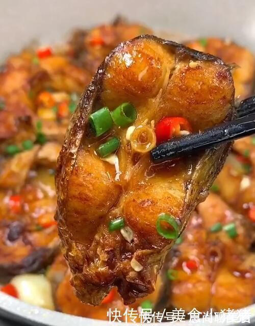 草鱼不加一滴水，鱼肉鲜香入味一点也不腥，比红烧的还要好吃