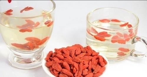 枸杞泡水|枸杞作用非常大,经常喝枸杞会出现这四种状况,一定要注意