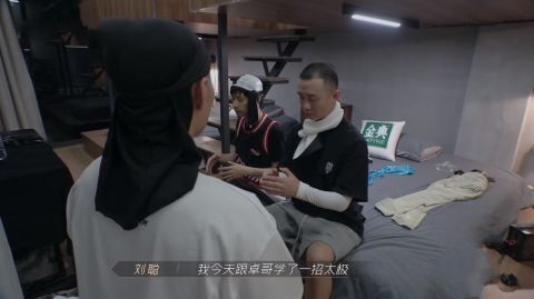 哥哥们|哥哥们是来参加《欢乐喜剧人》的吧？