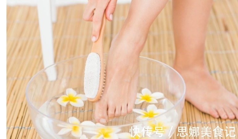 泡脚|每天用热水泡脚,究竟是好还是坏?医生:这5种人,坚决不能泡脚