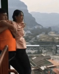 尾巴|收木头回家发现车上有一个尾巴，这是什么哈哈哈哈网友的回复亮了！