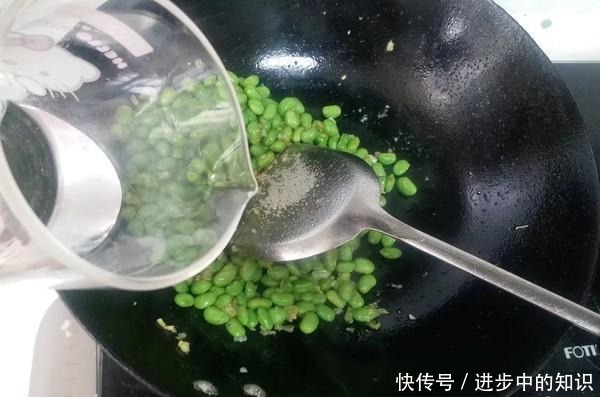 它的含铁量是菠菜的20倍,常吃眼睛变的更明亮,补血气色更好!