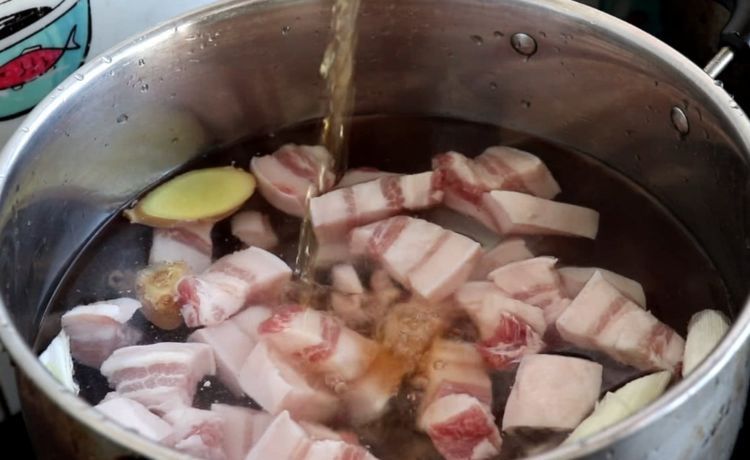 做红烧肉只用葱姜,难怪味道不香!记住多放“3个料”,肉香四溢