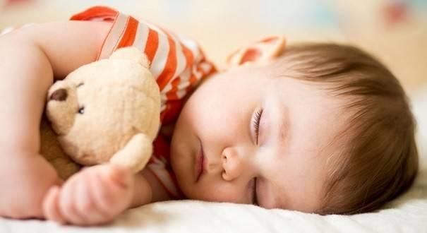 麻烦|小蚊虫大麻烦，宝宝眼睛都肿了，驱蚊止痒，妈妈只用8个小妙招