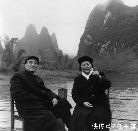 郭沫若去世后,妻子整理遗物时发现几封书信,看后便上吊自杀