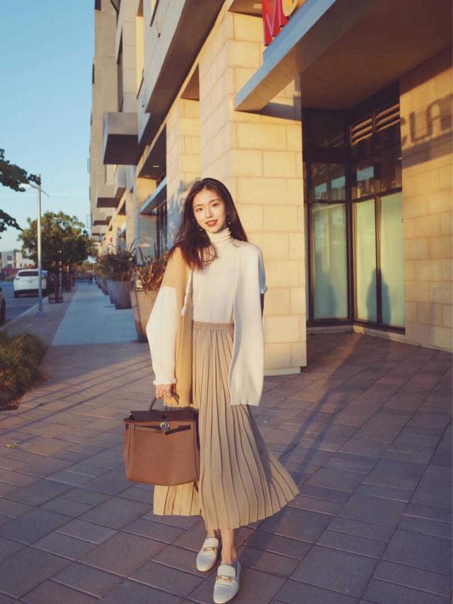 针织衫|25、35岁的韩系穿搭技巧分享,针织衫搭配百褶裙,精致高级又优雅