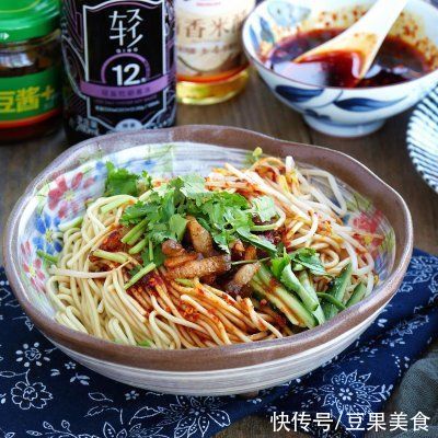 绿豆芽|酥肉凉拌面这样做百吃不腻，吃1次不过瘾