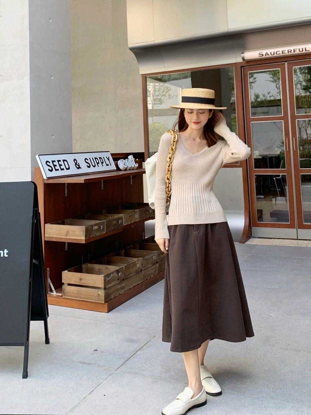 鞋子|秋季半身裙怎样穿好看,可以从上衣下功夫,发挥空间大