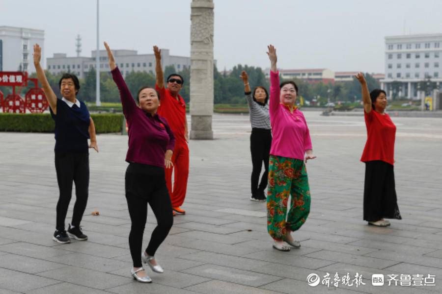 文化广场|壹图集｜美好假期，泰安市民从晨练开始