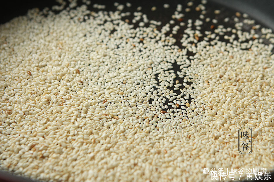 在家自制拌饭酱,做1次能吃大半年,耐存放,拌饭拌面炒菜都好吃