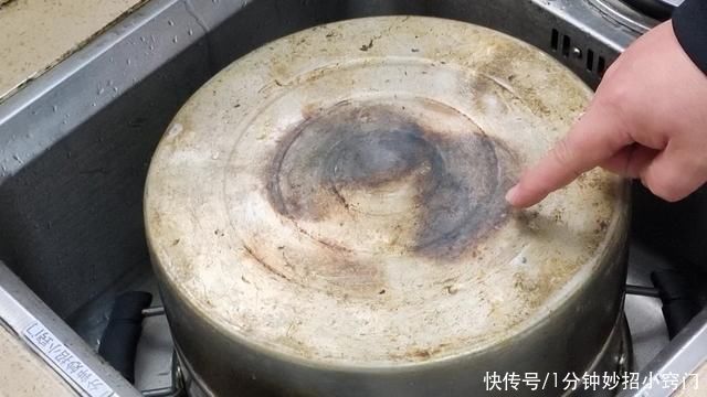 清洗干净|锅底不管多黄多黑,只要撒一把,马上焕然如新,连清洁剂都省了