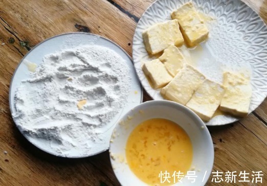 半碗面粉,一块豆腐,两个鸡蛋,教你豆腐独特做法,和吃肉一样香