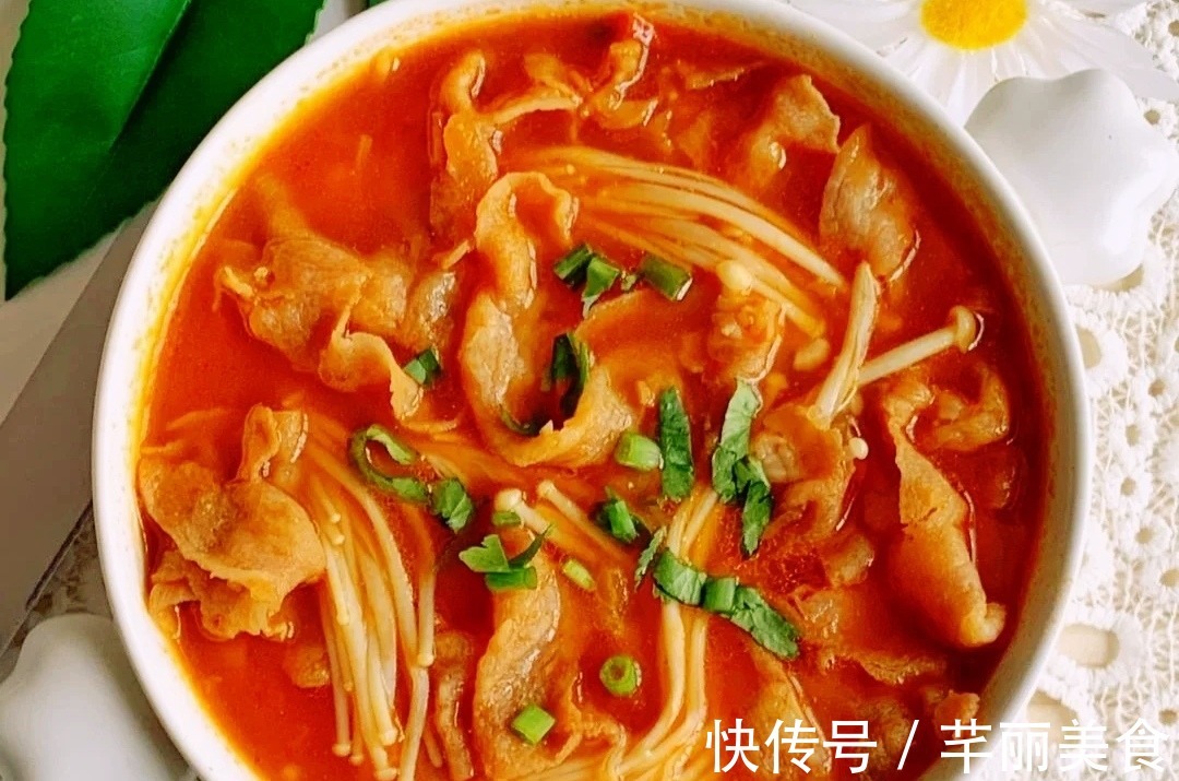 美食|美食家常菜番茄金针菇肥牛汤，西兰花香菇炒鸡丁，豆腐蒸虾仁