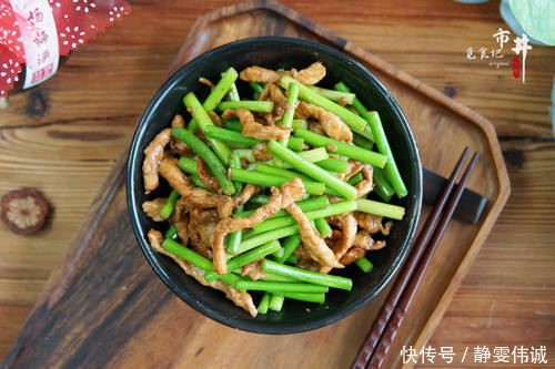 炒蒜苔,直接下锅炒就错了,多加一步,蒜苔翠绿不发黄,好吃入味