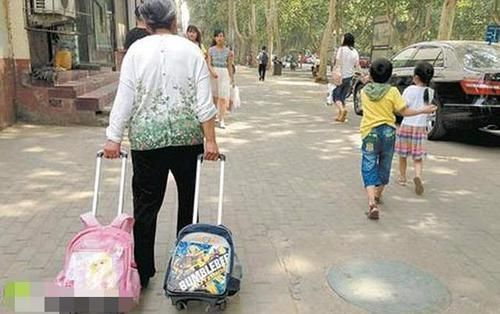 黑名单|奶奶带孙子吃宴席,结束后却遭全村人拉黑:孩子教好了再带出来