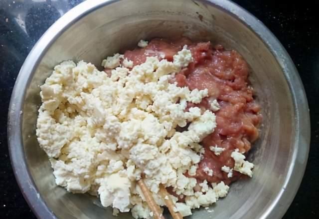 临近春节,可提前做好的菜,一次做一盆放冰箱中,随取随吃特省事