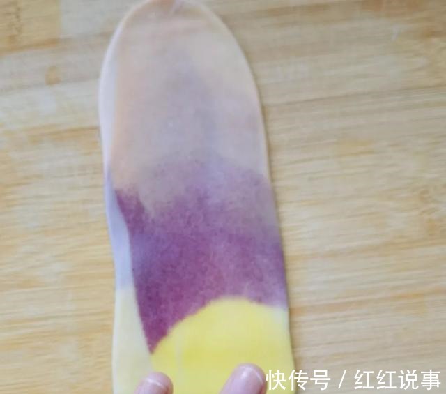 酥皮月饼|中秋来点不一样的，五彩月饼颜值高，酥软不腻味道好！