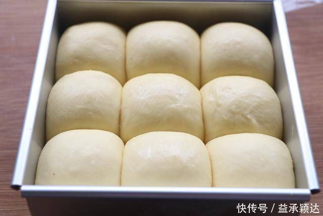 面包别再买了,自己在家做,不用黄油不用高粉,柔软拉丝真好吃!