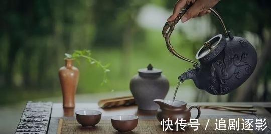 小廊|郑板桥感怀秋意萧瑟,抒写了一首七绝,词美意丰,结尾更令人赞赏