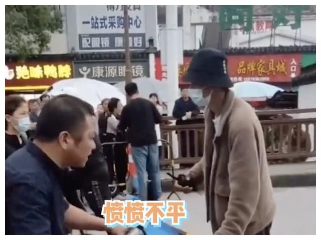 摆渡车|张国立剧组低调解决封路事件，这个解决方案你感觉到了诚意吗？