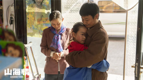 热依扎说水花让我感受到乐观坚韧的力量!她值得一个视后