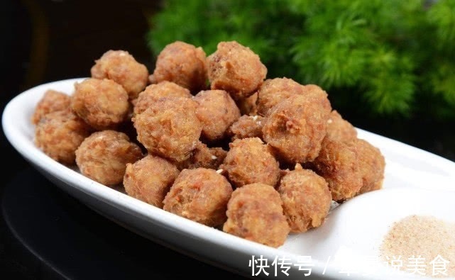 炸肉丸子时，掌握3个技巧，炸出的肉丸子外酥里嫩，越吃越香