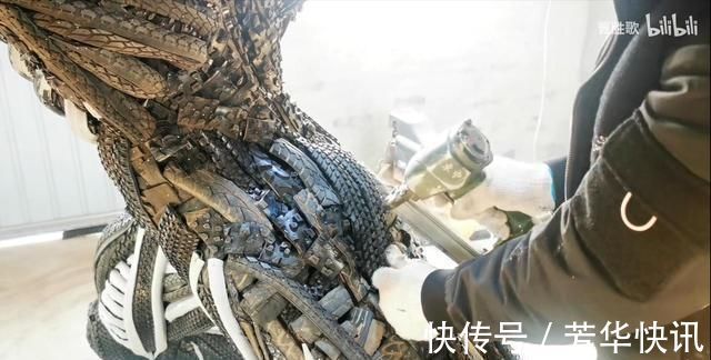 up|废弃轮胎有何用?up主爆肝30天,用其制作进击的巨人-艾伦耶格尔