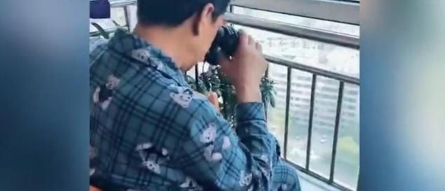 妈妈|送孙女上幼儿园后,爷爷每天坐在窗前,没想到被妈妈发现了小秘密