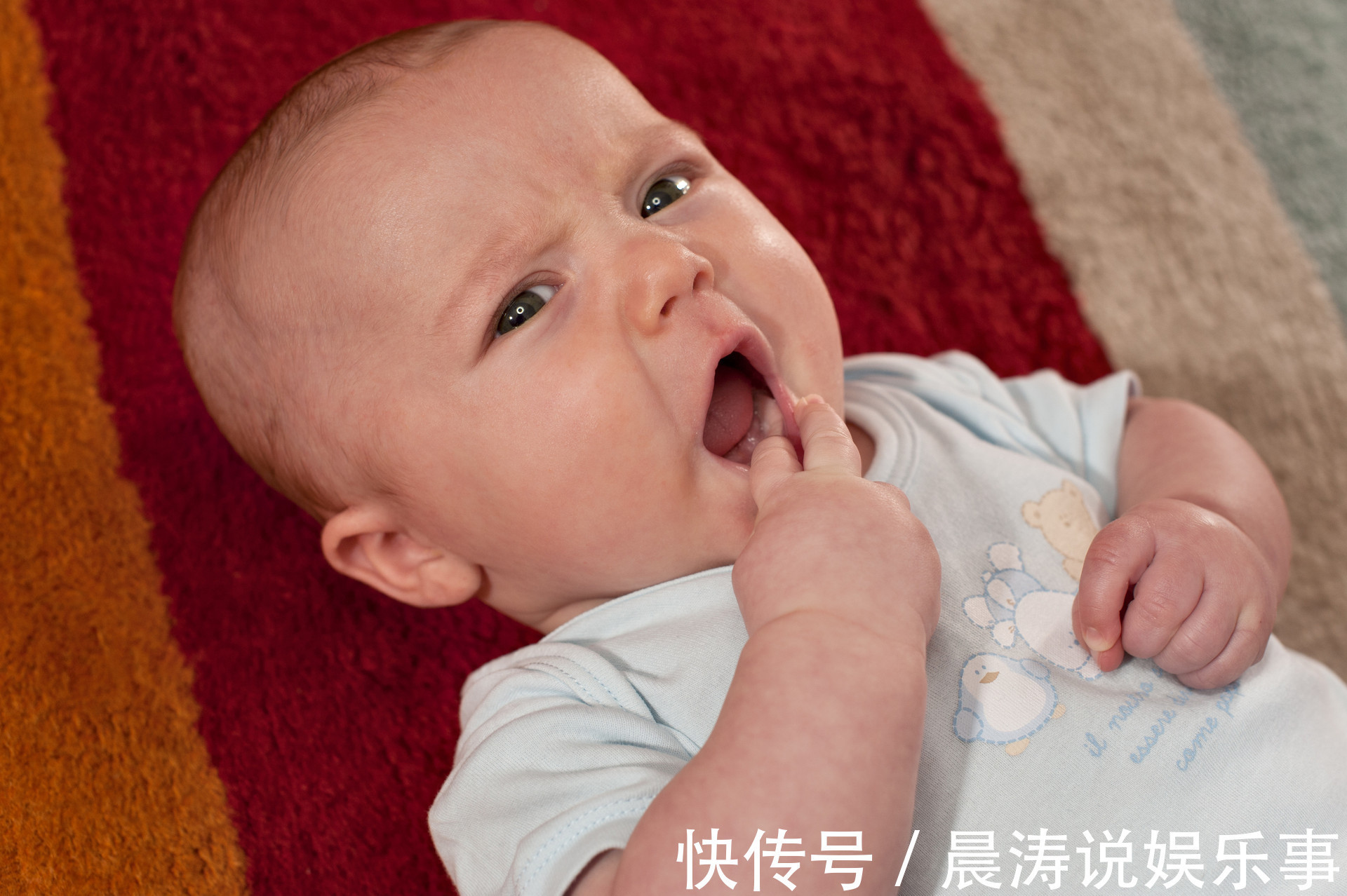 发育|4-7个月的孩子,出现六个动作说明发育好爱学习,家长别瞎制止