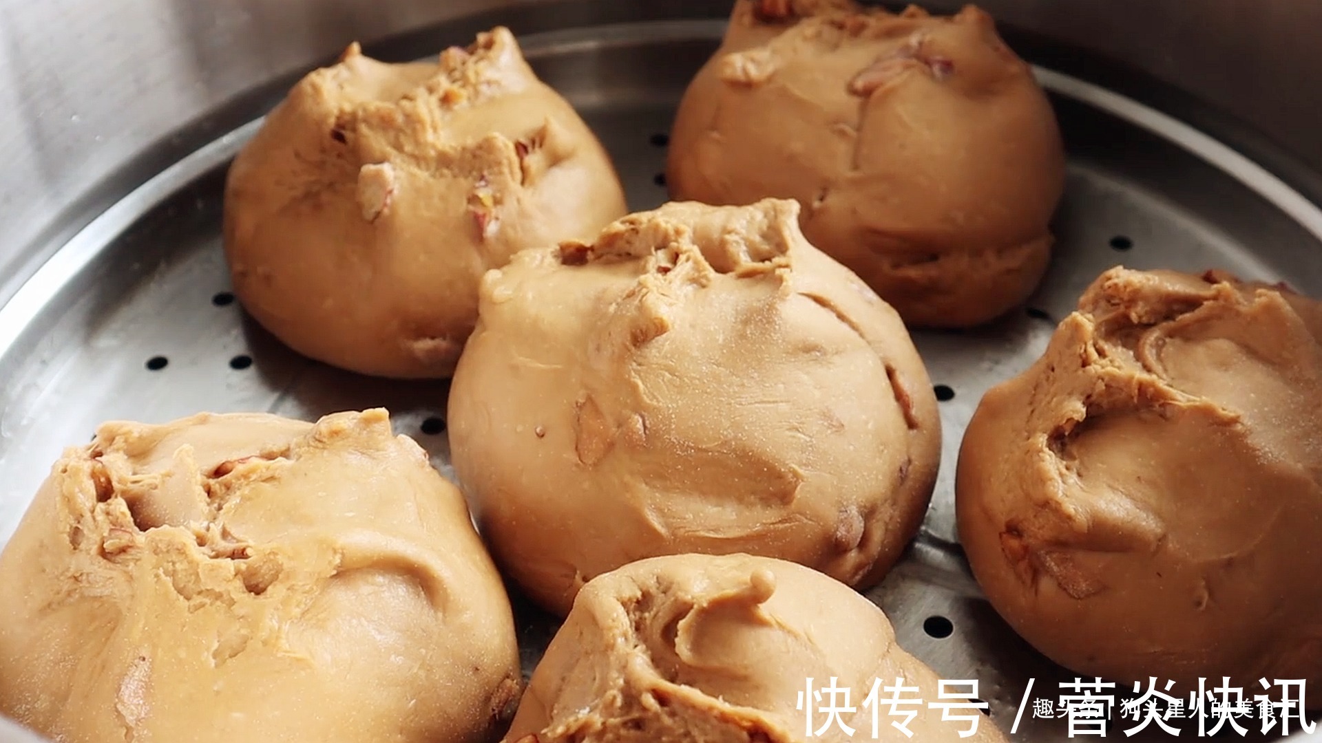 红糖馒头|红糖大枣馒头的正确做法,不用红糖水,个个都开花,香甜又暄软