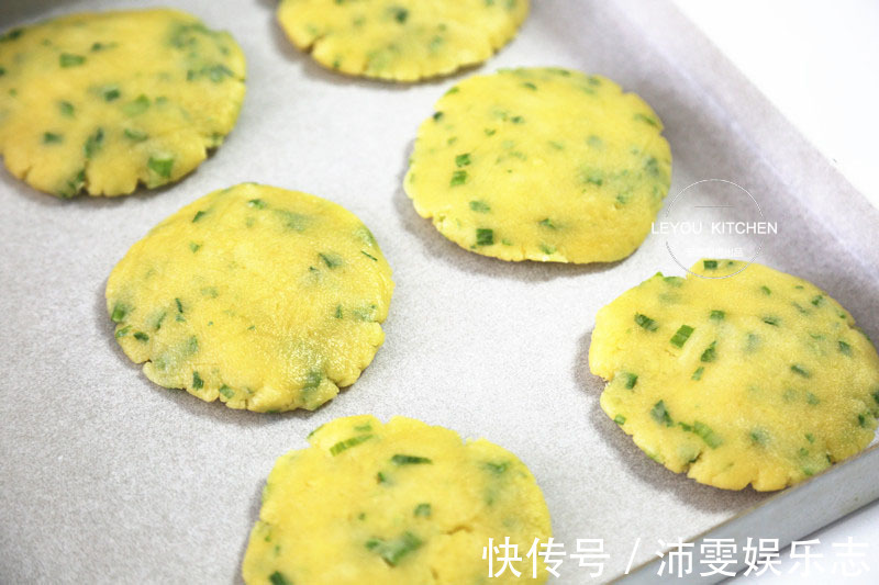 做法|看一眼就会的酥饼做法，一点糖没放，入口即化，比买的好吃许多