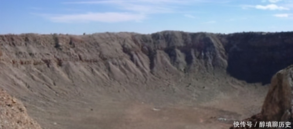 陨石 南非古老陨石坑,55万居民在这里居住,内埋1千吨黄金钻石